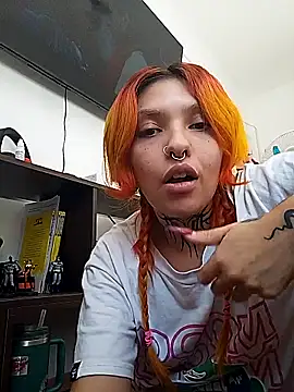 Snapshot of littledoll_juicy chatting on 03/03/26, 08:15 littledoll juicy online show from 03/03/26, 08:15