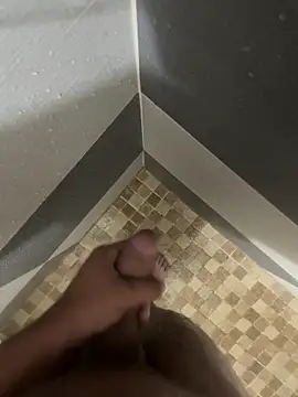 Snapshot of mylovetr1 chatting on 12/21/24, 05:58 mylovetr1 online show from 12/21/24, 05:58