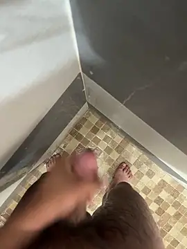 Snapshot of mylovetr1 chatting on 09/21/25, 11:28 mylovetr1 online show from 09/21/25, 11:28