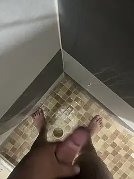 Snapshot of mylovetr1 chatting on 10/13/25, 02:11 mylovetr1 online show from 10/13/25, 02:11