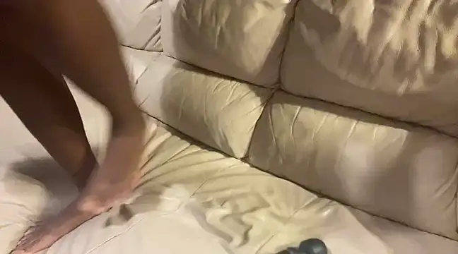 iveedie017 online show from 12/09/24, 09:05