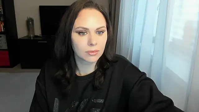 MollyCheiz online show from 11/13/25, 10:25