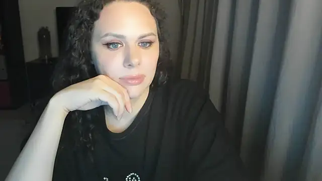 Snapshot of MollyCheiz chatting on 06/26/26, 10:03 MollyCheiz online show from 06/26/26, 10:03