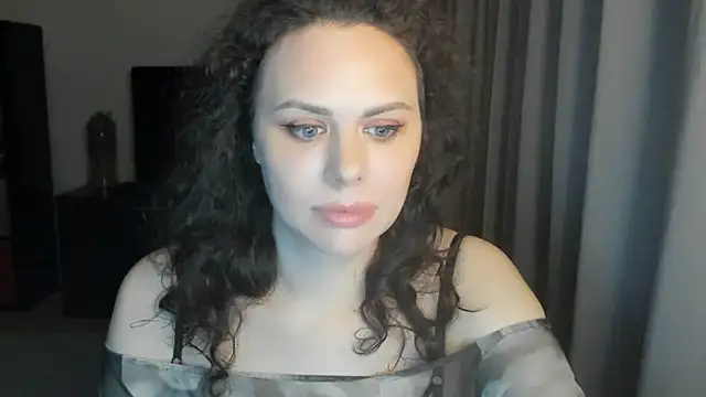 Snapshot of MollyCheiz chatting on 06/28/26, 10:49 MollyCheiz online show from 06/28/26, 10:49