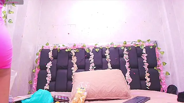 canela oss online show from 10/08/25, 12:03