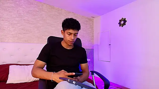 Snapshot of wagz chatting on 12/02/25, 11:48 wagz online show from 12/02/25, 11:48