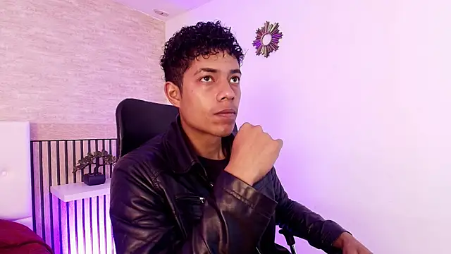 Snapshot of wagz chatting on 12/04/25, 12:25 wagz online show from 12/04/25, 12:25