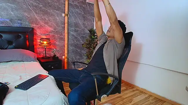 Snapshot of wagz chatting on 12/05/25, 12:14 wagz online show from 12/05/25, 12:14