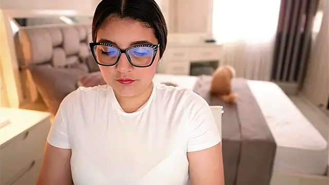 Camilaa bueno online show from 10/30/25, 08:09