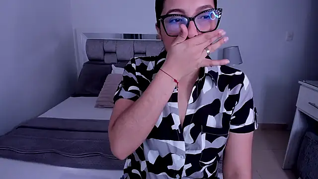 Camilaa bueno online show from 05/16/26, 10:52