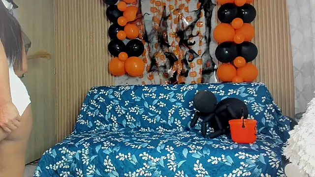 Any topless online show from 10/27/25, 11:03