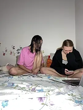 Snapshot of ella_grays chatting on 05/19/26, 07:09 ella grays online show from 05/19/26, 07:09