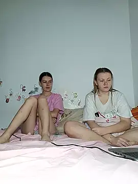 Snapshot of ella_grays chatting on 05/28/26, 05:10 ella grays online show from 05/28/26, 05:10