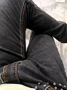 Snapshot of faaseel chatting on 10/30/25, 11:33 faaseel online show from 10/30/25, 11:33