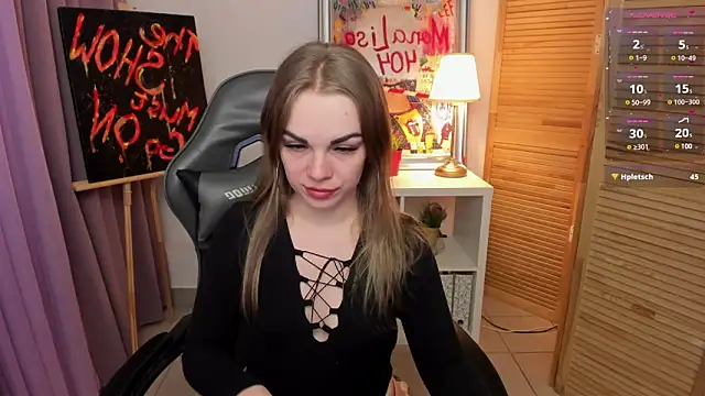 Snapshot of julianablond chatting on 01/28/25, 04:19 julianablond online show from 01/28/25, 04:19