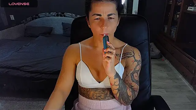 Snapshot of Aria_Dl chatting on 10/07/25, 11:18 Aria Dl online show from 10/07/25, 11:18