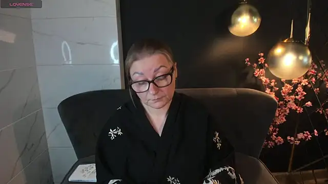 Snapshot of AlexandraKind chatting on 01/25/25, 07:49 AlexandraKind online show from 01/25/25, 07:49