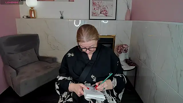 Snapshot of AlexandraKind chatting on 01/31/25, 03:20 AlexandraKind online show from 01/31/25, 03:20