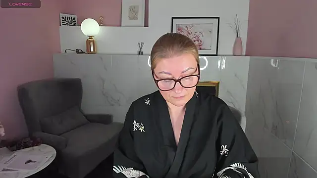 Snapshot of AlexandraKind chatting on 02/01/25, 07:44 AlexandraKind online show from 02/01/25, 07:44