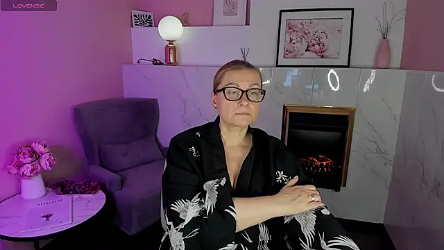 Snapshot of AlexandraKind chatting on 02/04/25, 07:44 AlexandraKind online show from 02/04/25, 07:44