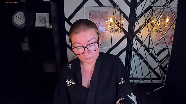 Snapshot of AlexandraKind chatting on 02/09/25, 12:28 AlexandraKind online show from 02/09/25, 12:28