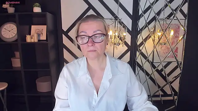 Snapshot of AlexandraKind chatting on 02/11/25, 01:41 AlexandraKind online show from 02/11/25, 01:41