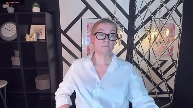 Snapshot of AlexandraKind chatting on 02/11/25, 04:46 AlexandraKind online show from 02/11/25, 04:46