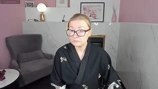 Snapshot of AlexandraKind chatting on 02/12/25, 01:48 AlexandraKind online show from 02/12/25, 01:48