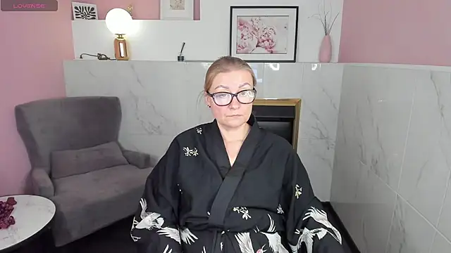 Snapshot of AlexandraKind chatting on 02/12/25, 11:51 AlexandraKind online show from 02/12/25, 11:51