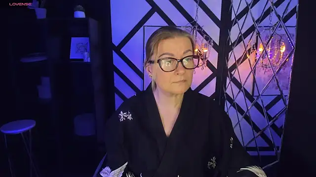 Snapshot of AlexandraKind chatting on 02/14/25, 08:37 AlexandraKind online show from 02/14/25, 08:37