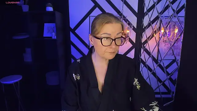 Snapshot of AlexandraKind chatting on 02/14/25, 11:42 AlexandraKind online show from 02/14/25, 11:42