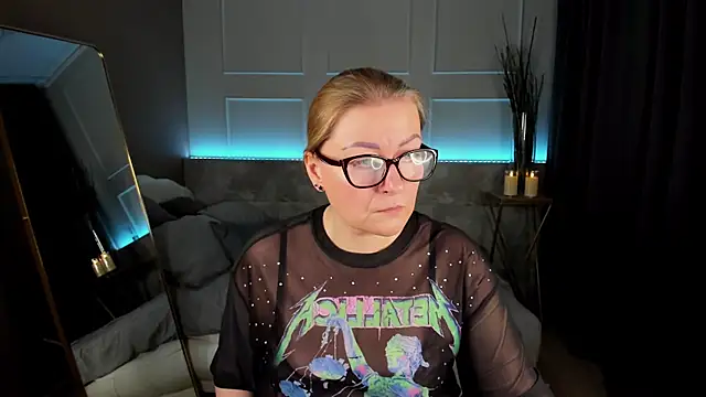 Snapshot of AlexandraKind chatting on 02/18/25, 08:47 AlexandraKind online show from 02/18/25, 08:47