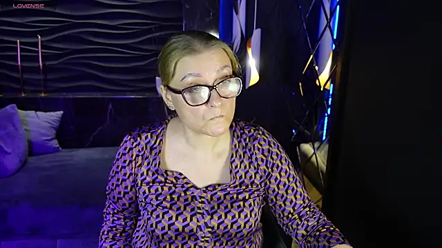 Snapshot of AlexandraKind chatting on 02/20/25, 03:01 AlexandraKind online show from 02/20/25, 03:01