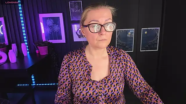 Snapshot of AlexandraKind chatting on 02/21/25, 11:54 AlexandraKind online show from 02/21/25, 11:54