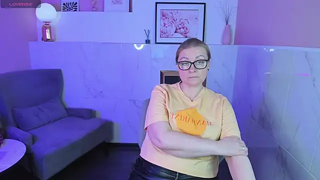 Snapshot of AlexandraKind chatting on 02/23/25, 11:44 AlexandraKind online show from 02/23/25, 11:44