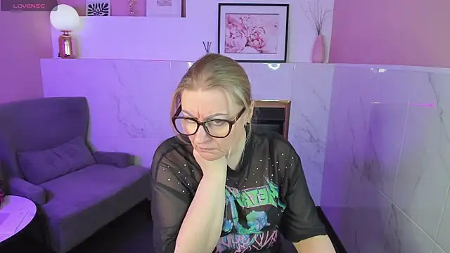 Snapshot of AlexandraKind chatting on 02/23/25, 05:50 AlexandraKind online show from 02/23/25, 05:50