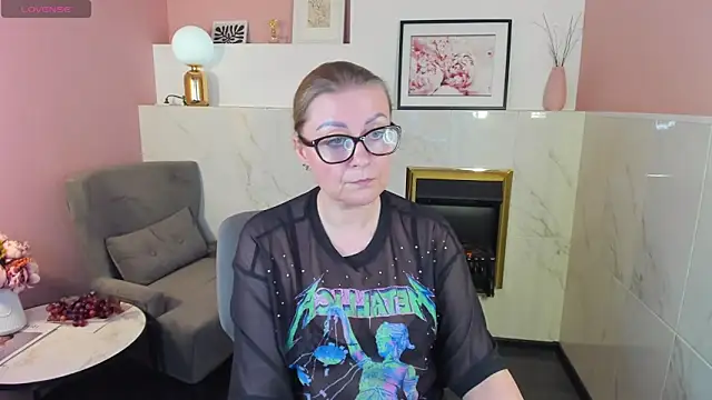 Snapshot of AlexandraKind chatting on 02/27/25, 12:56 AlexandraKind online show from 02/27/25, 12:56