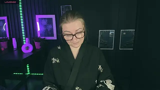 Snapshot of AlexandraKind chatting on 02/28/25, 01:47 AlexandraKind online show from 02/28/25, 01:47