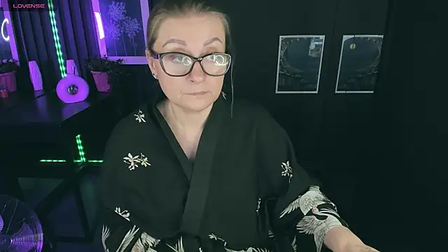 Snapshot of AlexandraKind chatting on 02/28/25, 07:56 AlexandraKind online show from 02/28/25, 07:56