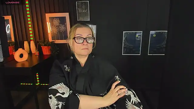 Snapshot of AlexandraKind chatting on 03/05/25, 02:46 AlexandraKind online show from 03/05/25, 02:46