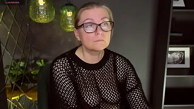 Snapshot of AlexandraKind chatting on 03/08/25, 11:49 AlexandraKind online show from 03/08/25, 11:49