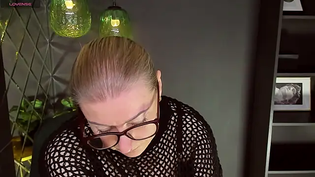 Snapshot of AlexandraKind chatting on 03/09/25, 03:11 AlexandraKind online show from 03/09/25, 03:11