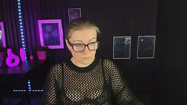 Snapshot of AlexandraKind chatting on 03/10/25, 01:43 AlexandraKind online show from 03/10/25, 01:43