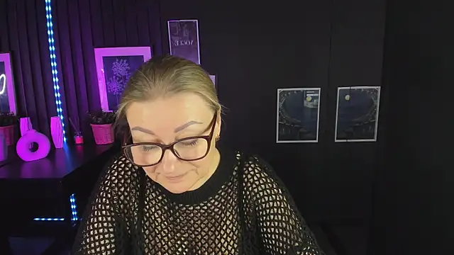 Snapshot of AlexandraKind chatting on 03/10/25, 07:50 AlexandraKind online show from 03/10/25, 07:50