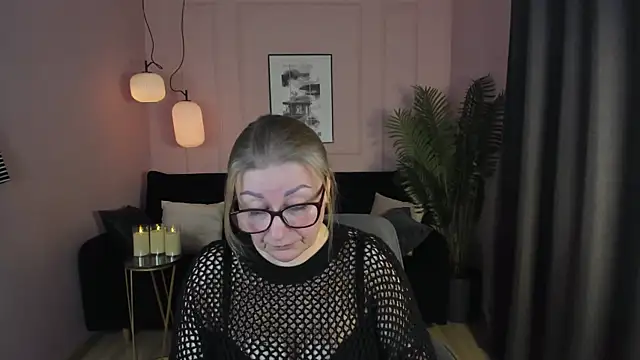 Snapshot of AlexandraKind chatting on 03/11/25, 09:15 AlexandraKind online show from 03/11/25, 09:15