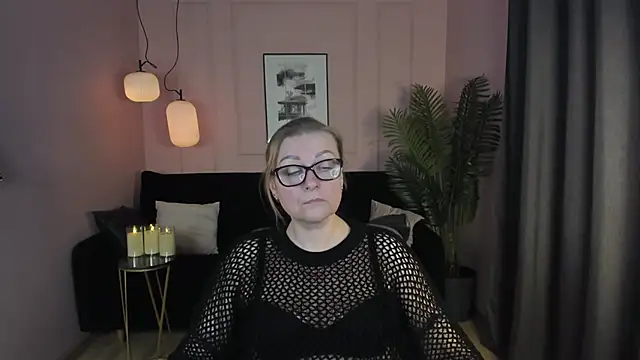 Snapshot of AlexandraKind chatting on 03/12/25, 06:29 AlexandraKind online show from 03/12/25, 06:29