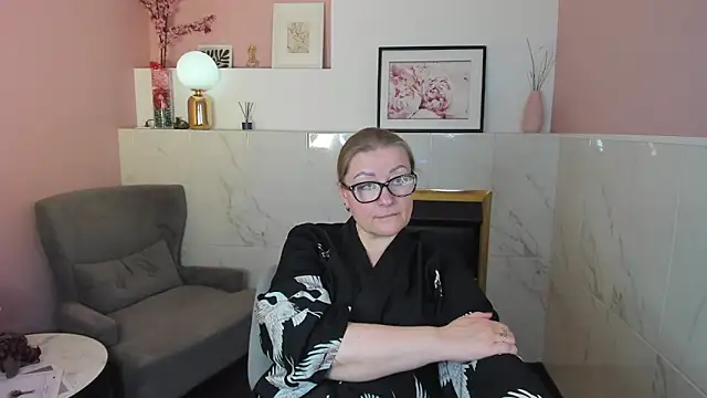 Snapshot of AlexandraKind chatting on 03/14/25, 12:10 AlexandraKind online show from 03/14/25, 12:10