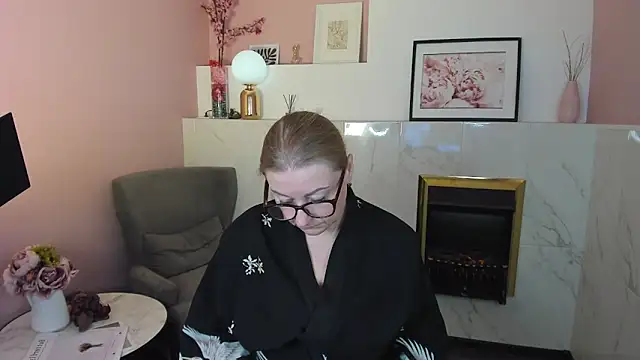 Snapshot of AlexandraKind chatting on 03/14/25, 06:21 AlexandraKind online show from 03/14/25, 06:21