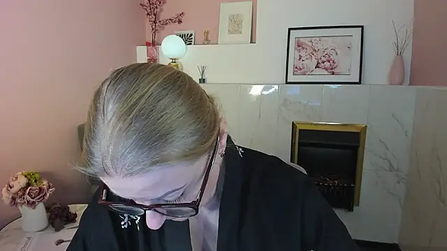 Snapshot of AlexandraKind chatting on 03/14/25, 09:24 AlexandraKind online show from 03/14/25, 09:24