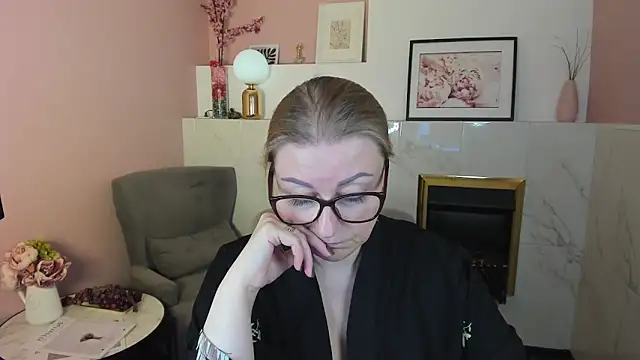 Snapshot of AlexandraKind chatting on 03/14/25, 12:29 AlexandraKind online show from 03/14/25, 12:29